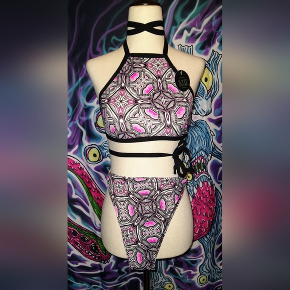 NWT The Lyte Couture Pink And White Geometric Festival Set ~ Sz XS - Picture 1 of 4